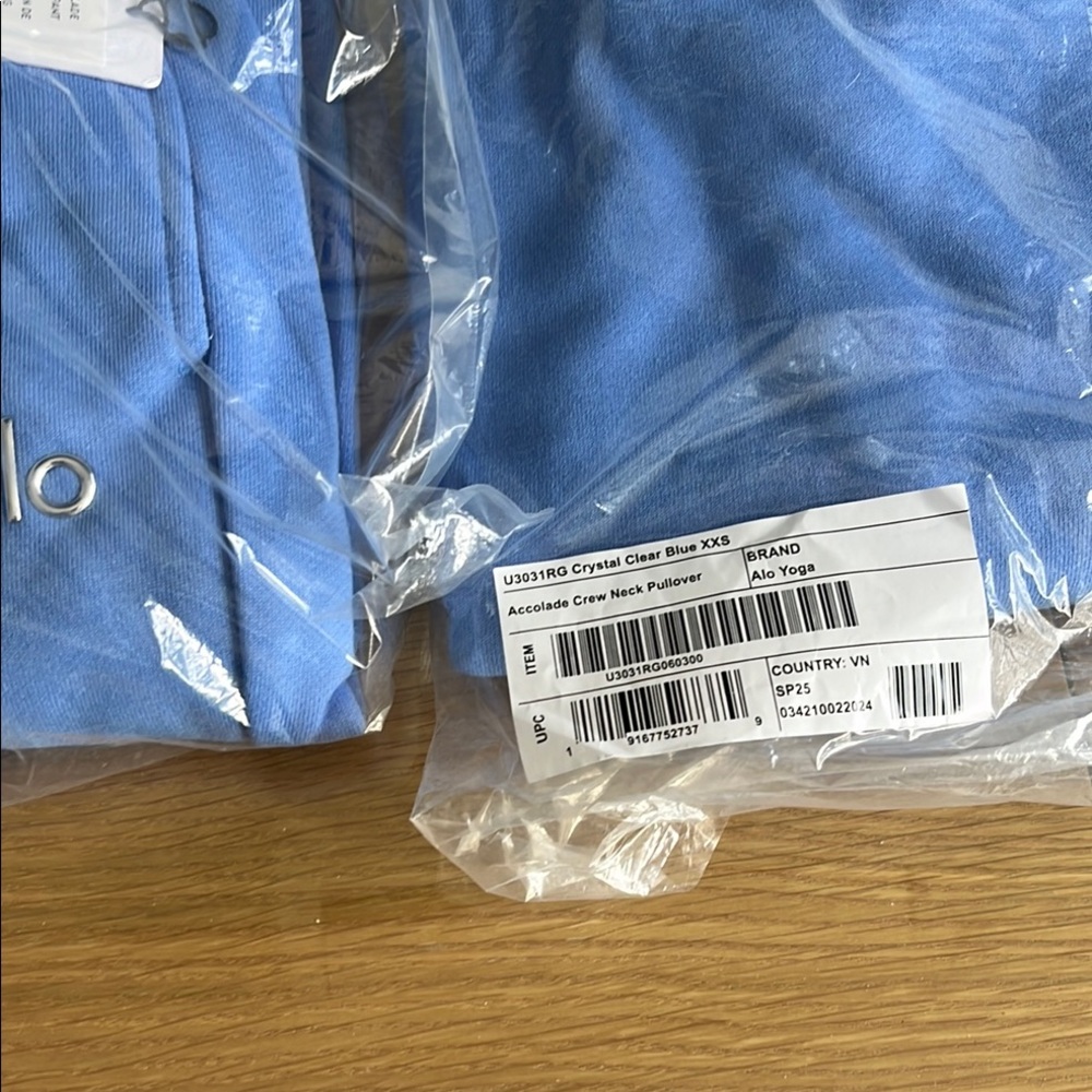 ALO Yoga Crystal Blue Accolade  crew neck sweatshirt and sweatpants NWT xxs